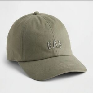 GAP NEW! Logo Baseball Hat in Green